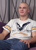 657983