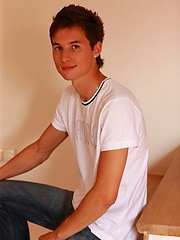 Skinny twink Gaelan Binoche shows his fat cock