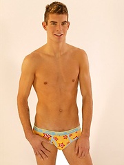 Skinny twink Ewan Patterson PinUp