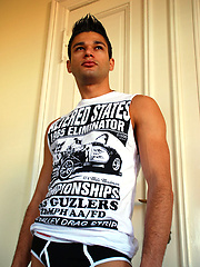 Muscle boy Fernando Kairon strips down in Berlin