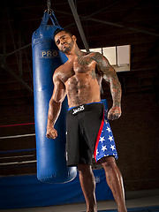 Alexsander Freitas posing