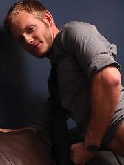 Valentin Petrov Fucks Twink Executive Aaron Blake