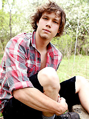 Natural Wonder Justin LeBeau Jerks Off Outdoors!