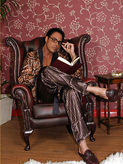 Marcello can't help but wank his hard dick before going to bed