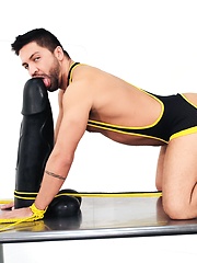 Dominic Pacifico â€“ Dildo